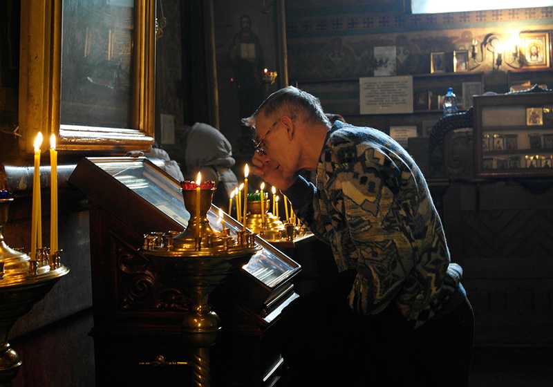 В храмах Ялты провели молебен о мире и спокойствии