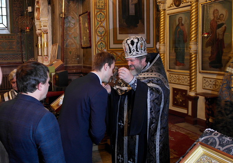 В храмах Ялты провели молебен о мире и спокойствии