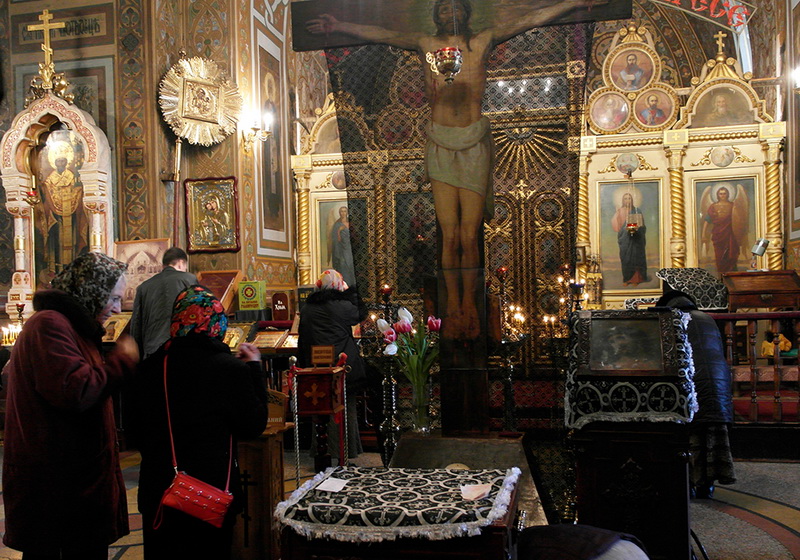 В храмах Ялты провели молебен о мире и спокойствии