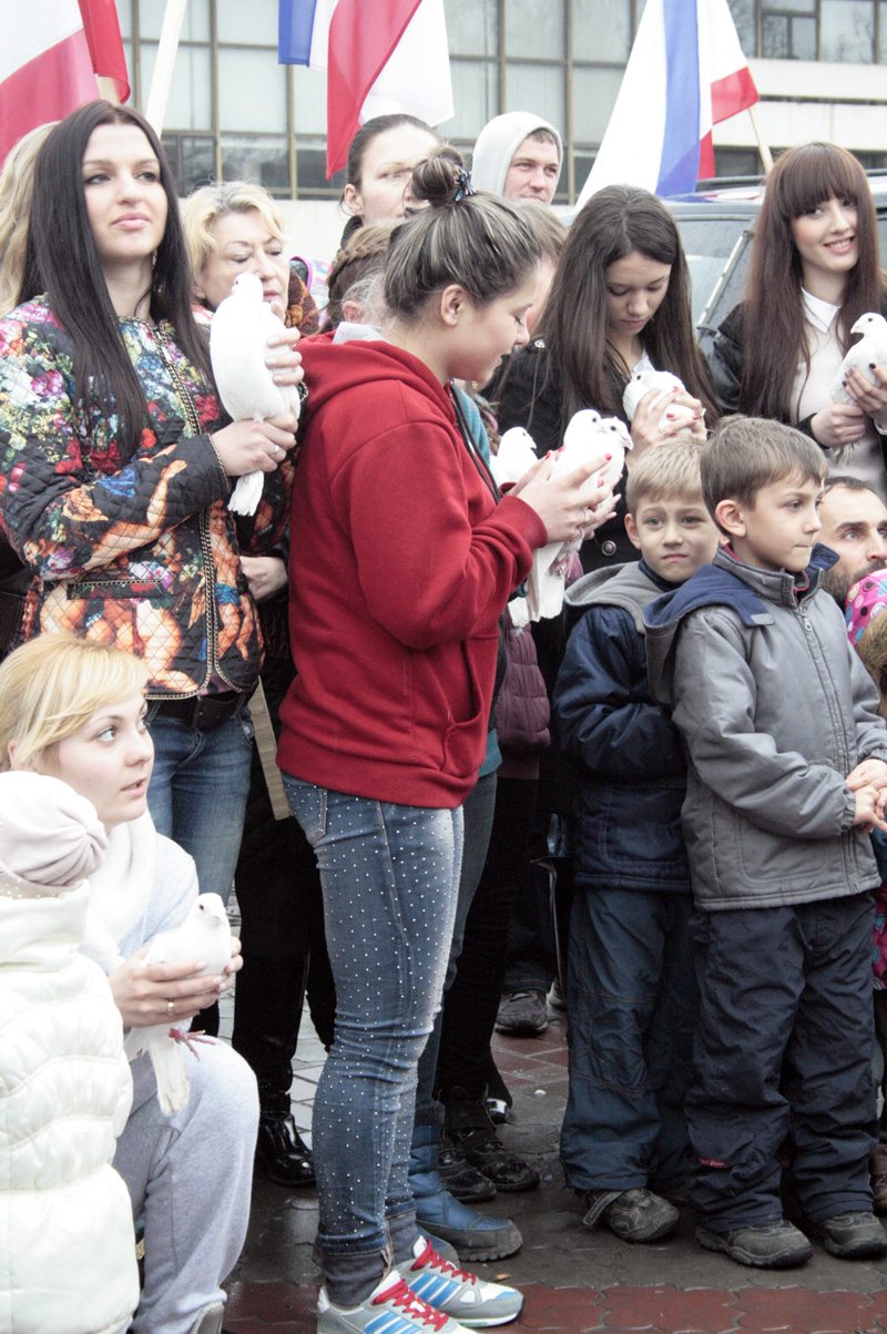 В Симферополе провели акцию во имя мира и согласия