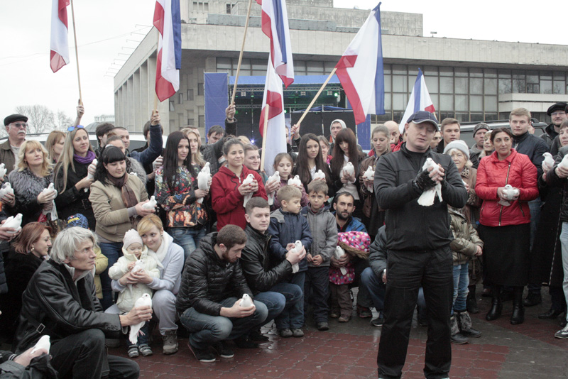 В Симферополе провели акцию во имя мира и согласия