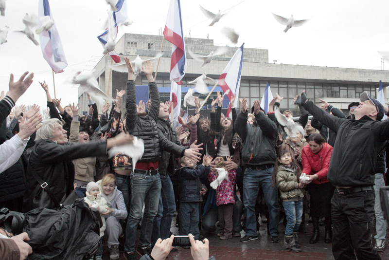 В Симферополе провели акцию во имя мира и согласия