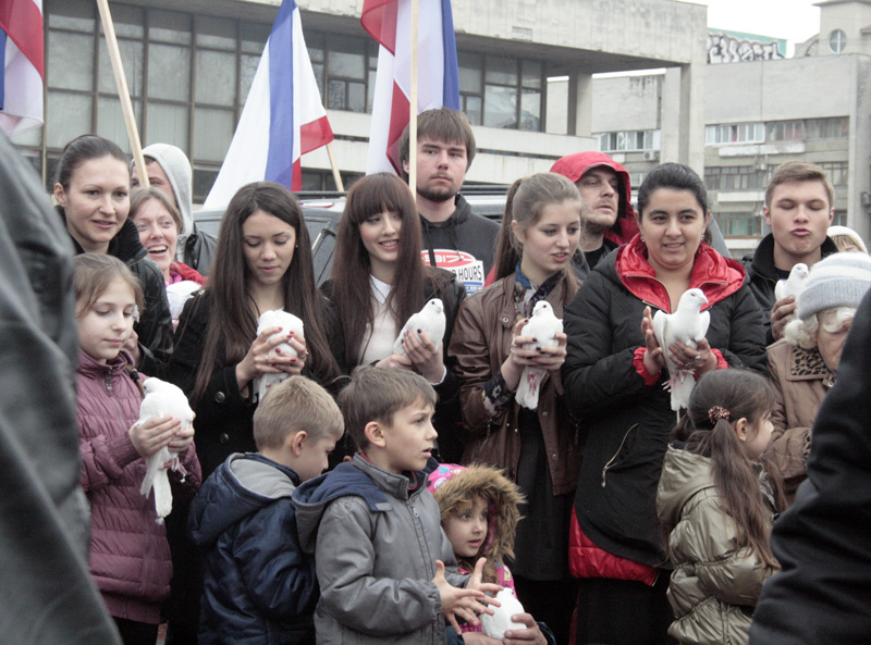В Симферополе провели акцию во имя мира и согласия
