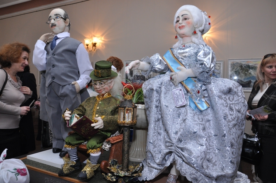 В Симферополе крымчанок поздравили с Международным женским днем