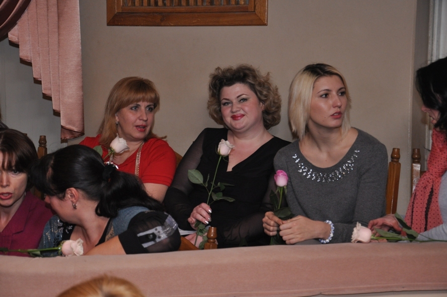 В Симферополе крымчанок поздравили с Международным женским днем