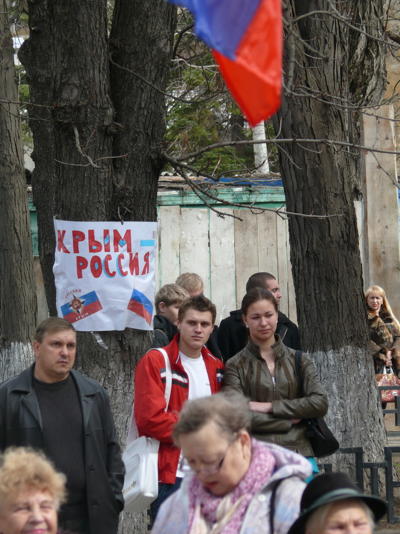 В Симферополе проходит митинг в поддержку референдума