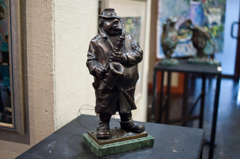 В Севастополе открылась выставка «Весна. Женщина. Цветы»