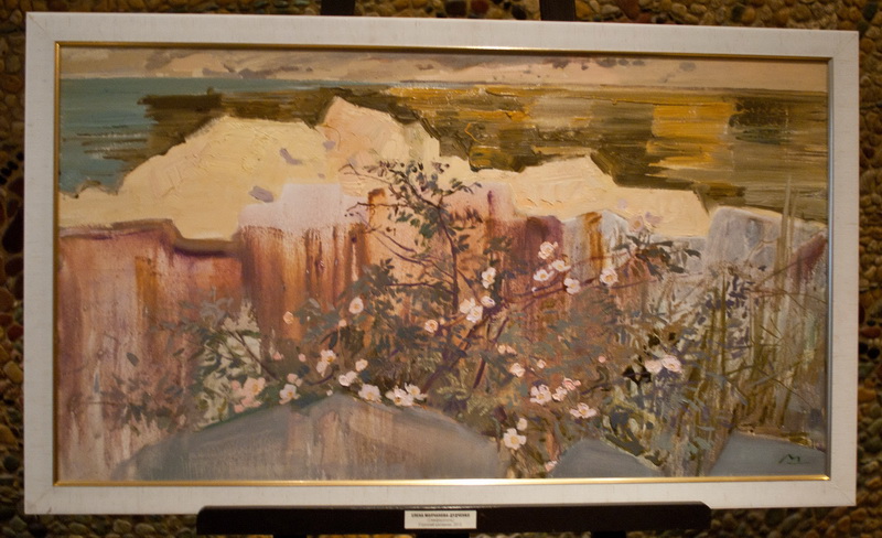 В Севастополе открылась выставка «Весна. Женщина. Цветы»