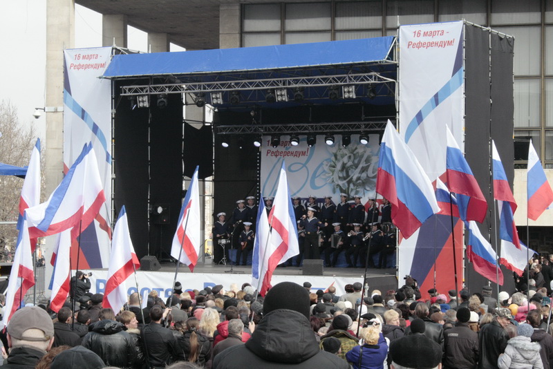 В Симферополе провели митинг в поддержку референдума и воссоединения с Россией