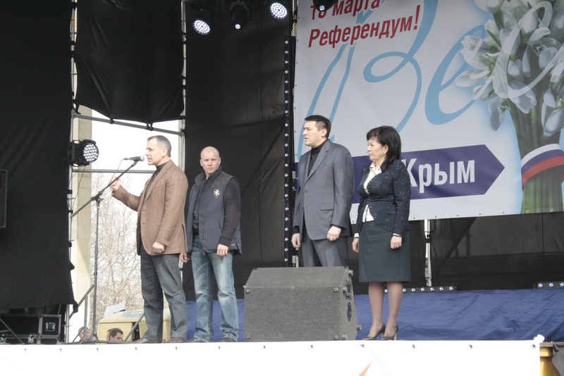 В Симферополе провели митинг в поддержку референдума и воссоединения с Россией