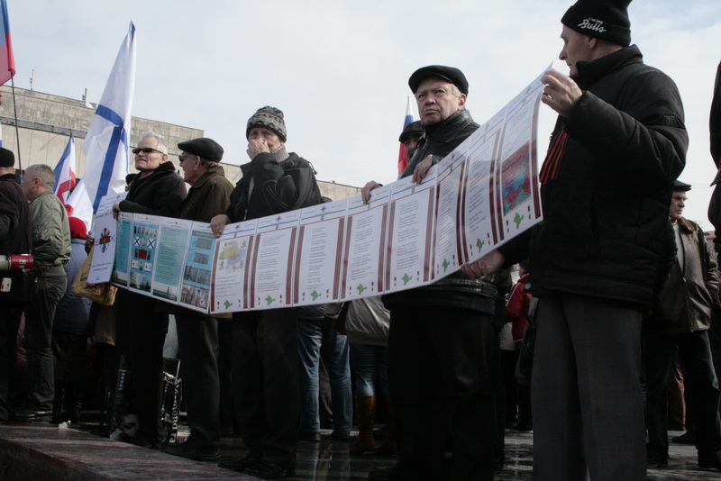 В Симферополе провели митинг в поддержку референдума и воссоединения с Россией