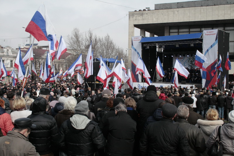 В Симферополе провели митинг в поддержку референдума и воссоединения с Россией