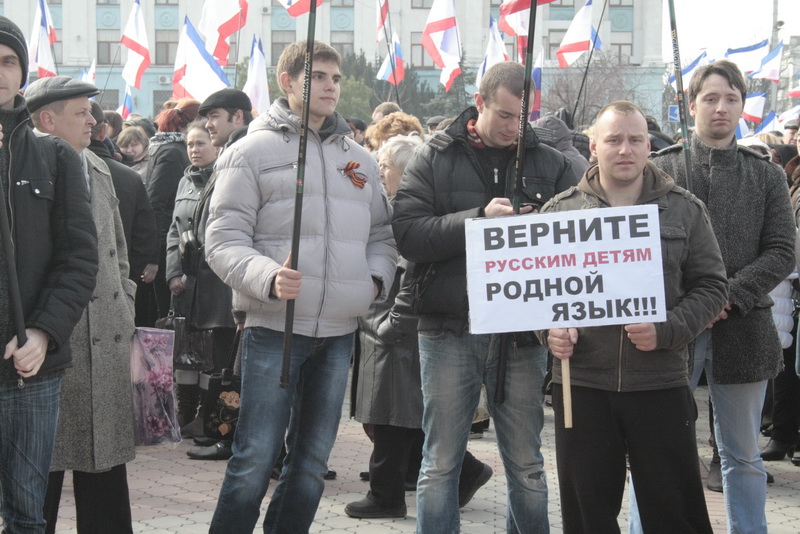 В Симферополе провели митинг в поддержку референдума и воссоединения с Россией