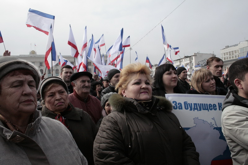 В Симферополе провели митинг в поддержку референдума и воссоединения с Россией