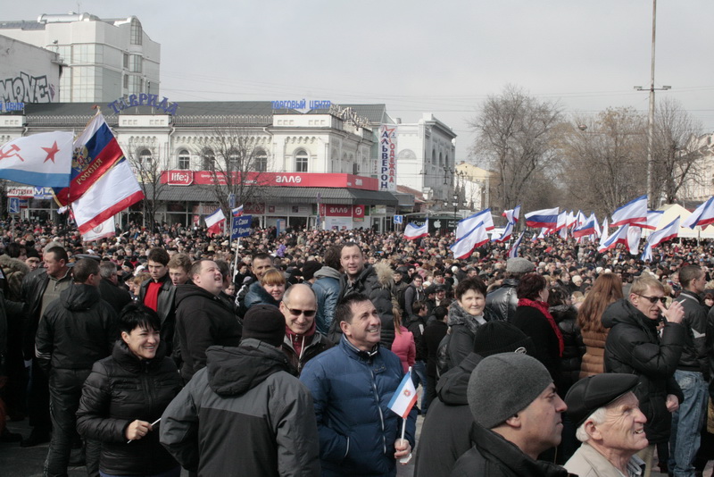 В Симферополе провели митинг в поддержку референдума и воссоединения с Россией