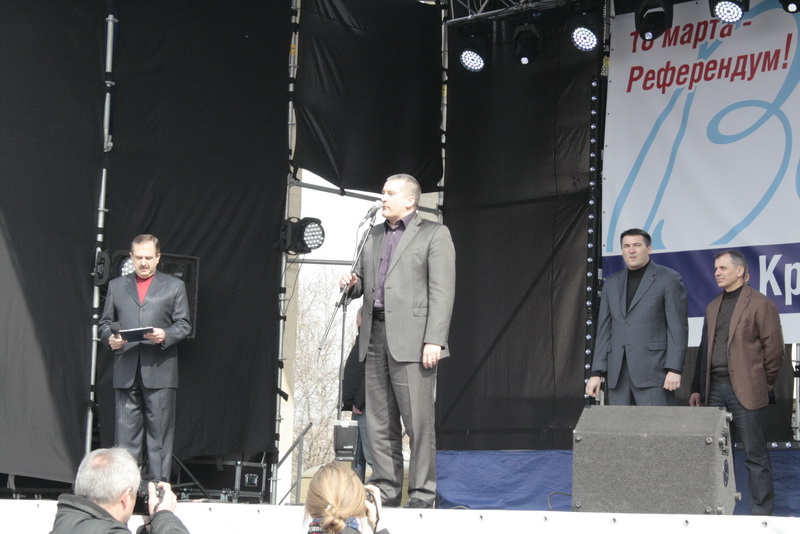 В Симферополе провели митинг в поддержку референдума и воссоединения с Россией