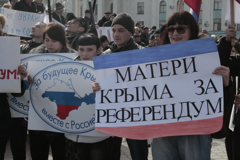 В Симферополе провели митинг в поддержку референдума и воссоединения с Россией