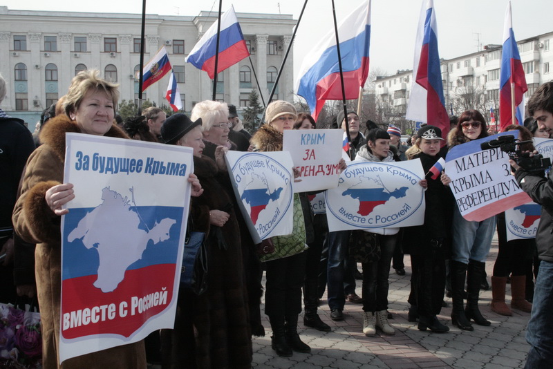 В Симферополе провели митинг в поддержку референдума и воссоединения с Россией