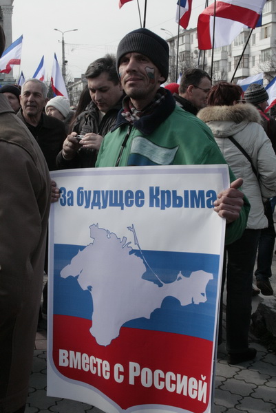 В Симферополе провели митинг в поддержку референдума и воссоединения с Россией