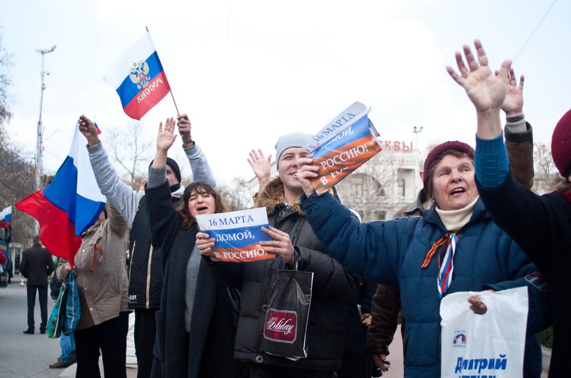В Севастополе встретили автопоезд с гуманитарной помощью
