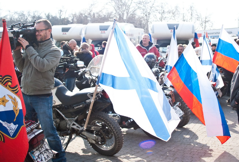 В Севастополе встретили автопоезд с гуманитарной помощью
