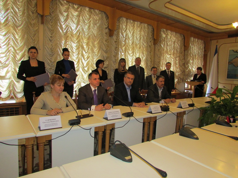 Партии Крыма подписали меморандум о содействии на время проведения референдума