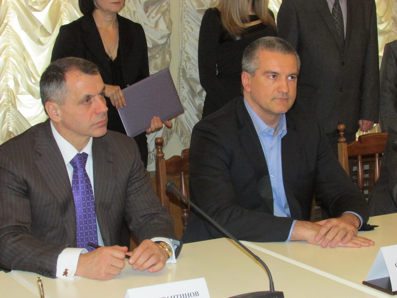 Партии Крыма подписали меморандум о содействии на время проведения референдума