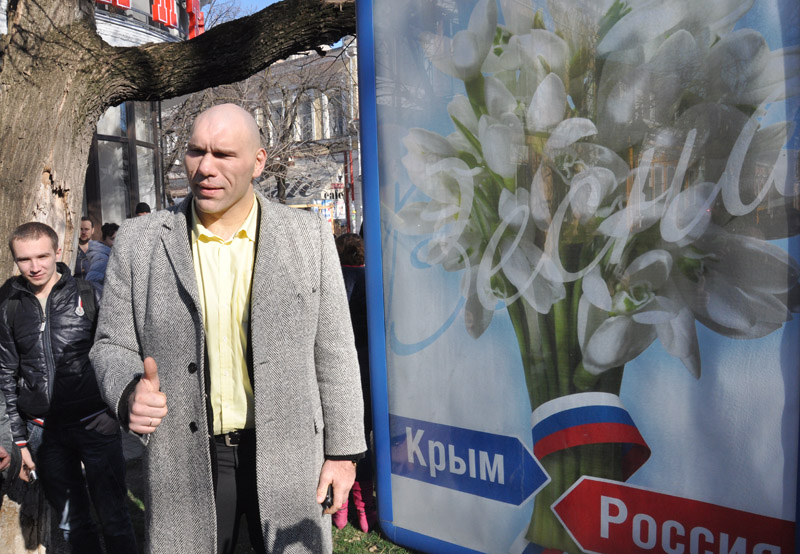 Российский боксер в Симферополе встретился с юными спортсменами