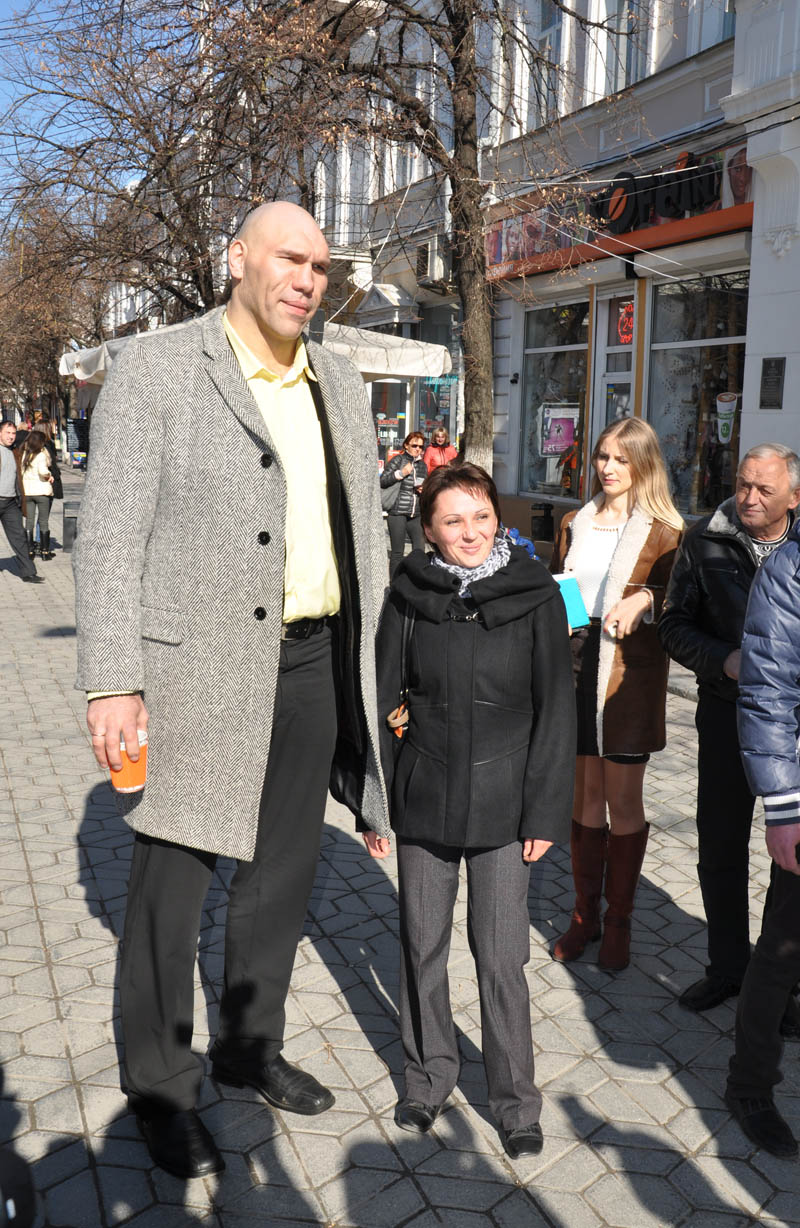 Российский боксер в Симферополе встретился с юными спортсменами