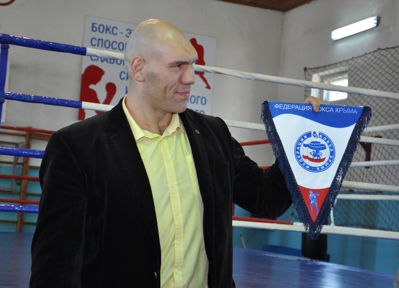 Российский боксер в Симферополе встретился с юными спортсменами