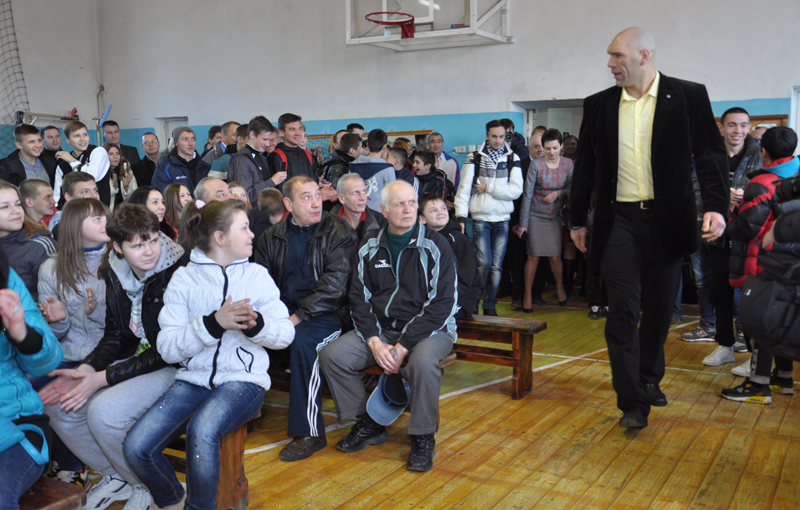 Российский боксер в Симферополе встретился с юными спортсменами
