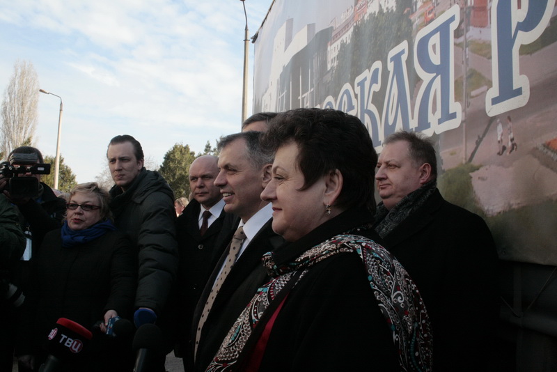 Детская больница в Симферополе получила гуманитарную помощь от Владимирской области