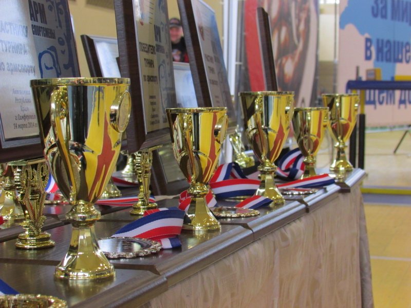 В Симферополе открылся чемпионат по армрестлингу