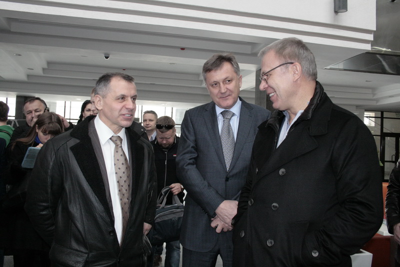 В Симферополе российский хоккеист встретился с юными спортсменами