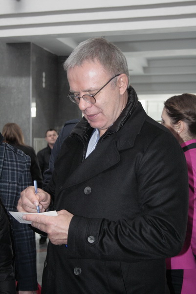 В Симферополе российский хоккеист встретился с юными спортсменами