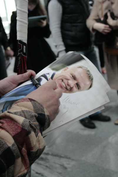 В Симферополе российский хоккеист встретился с юными спортсменами