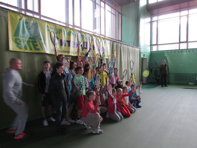 В Симферополе российский спортсмен встретился с воспитанниками теннисной школы