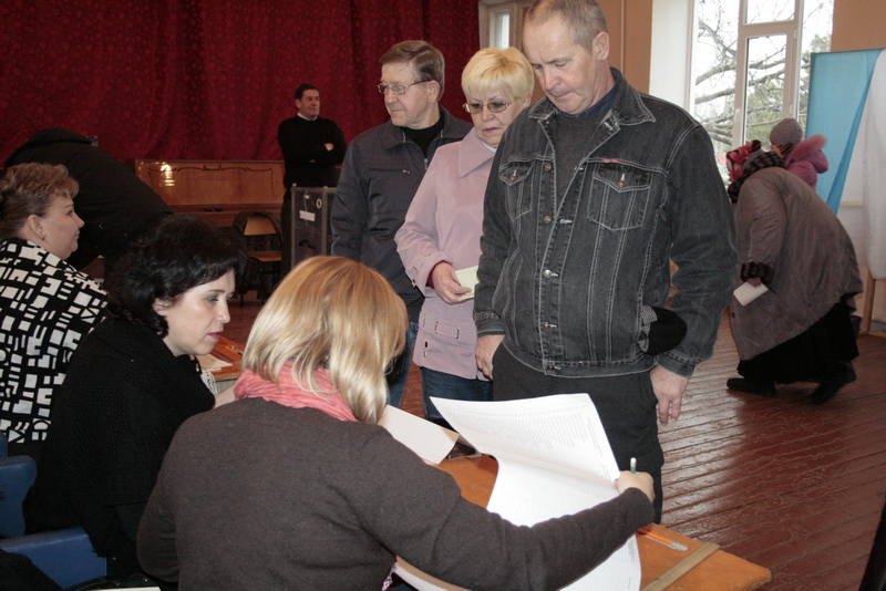 В Крыму открылись избирательные участки