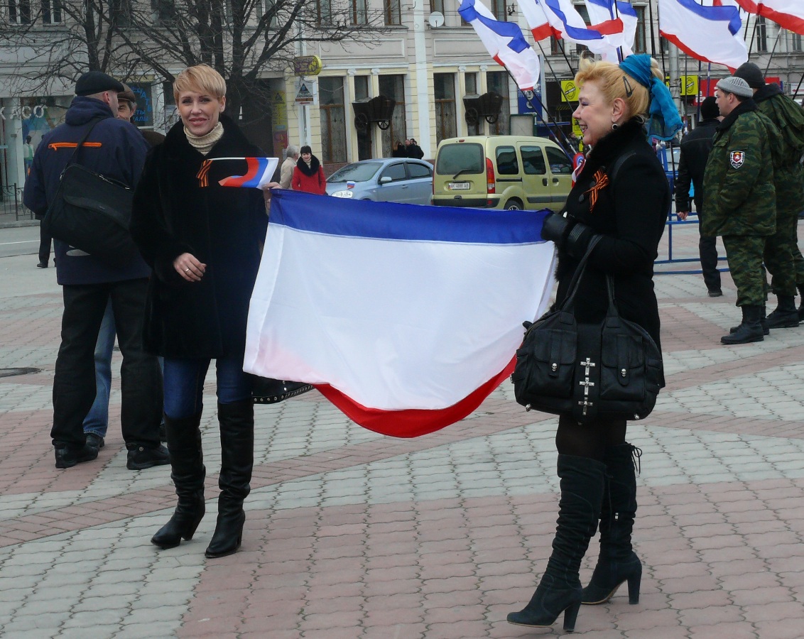 В Симферополе проводят митинг в поддержку референдума