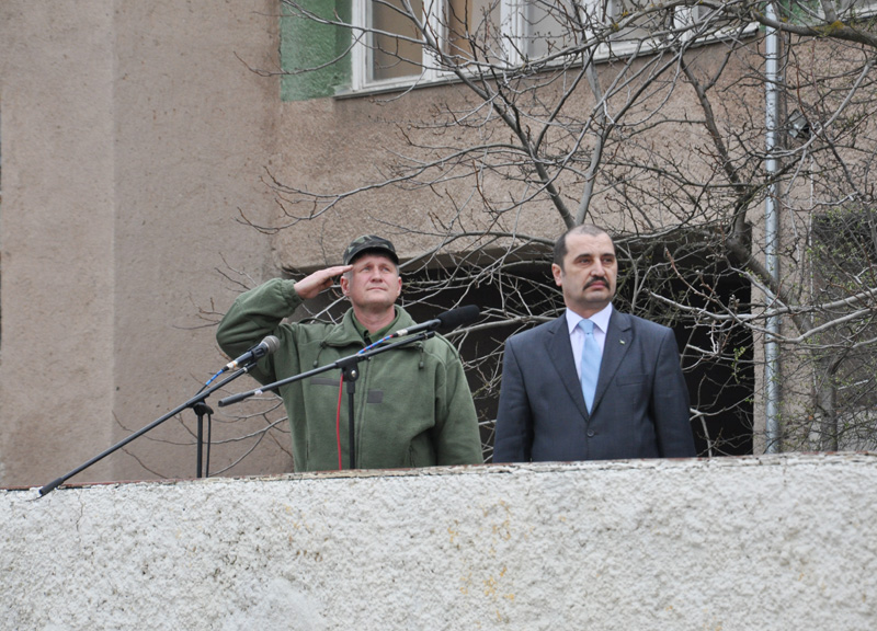 Над военкоматом Крыма подняли флаг России