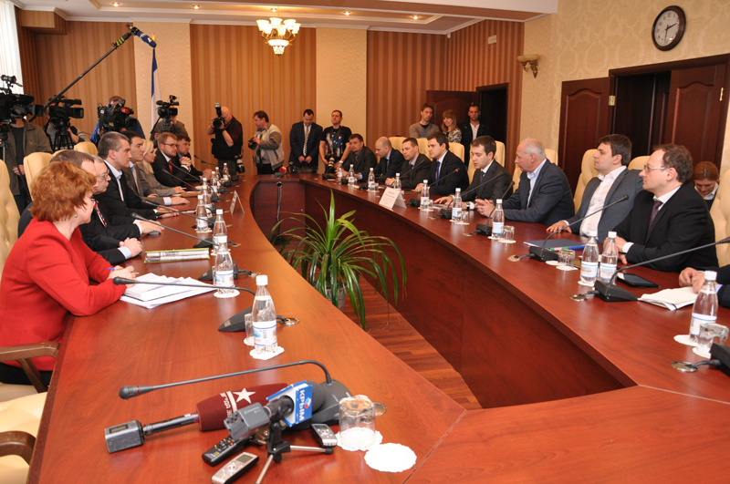 Россия обеспечит Крым бумагой и краской для печати газет