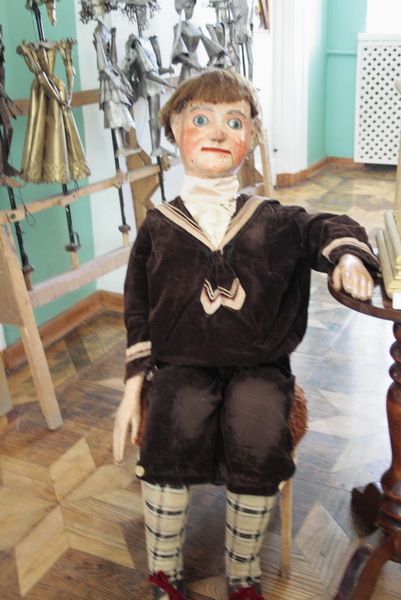 В Симферополе открылась выставка театральных кукол