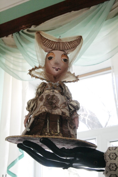 В Симферополе открылась выставка театральных кукол