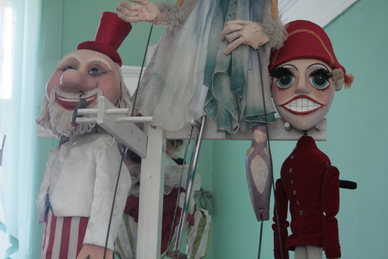 В Симферополе открылась выставка театральных кукол