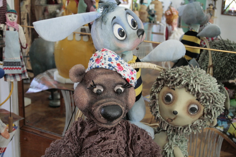 В Симферополе открылась выставка театральных кукол