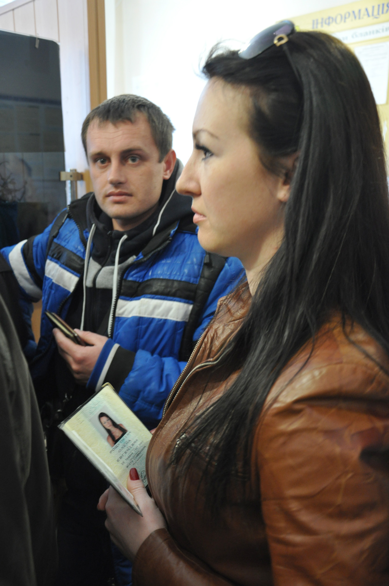 В паспортных столах Симферополя принимают документы на оформление российского гражданства