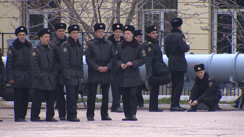 Над Нахимовским училищем в Севастополе подняли российский флаг