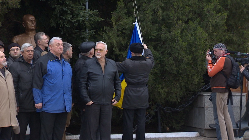 Над Нахимовским училищем в Севастополе подняли российский флаг