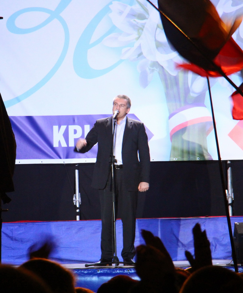 В Симферополе залпами салюта отметили присоединение Крыма к России