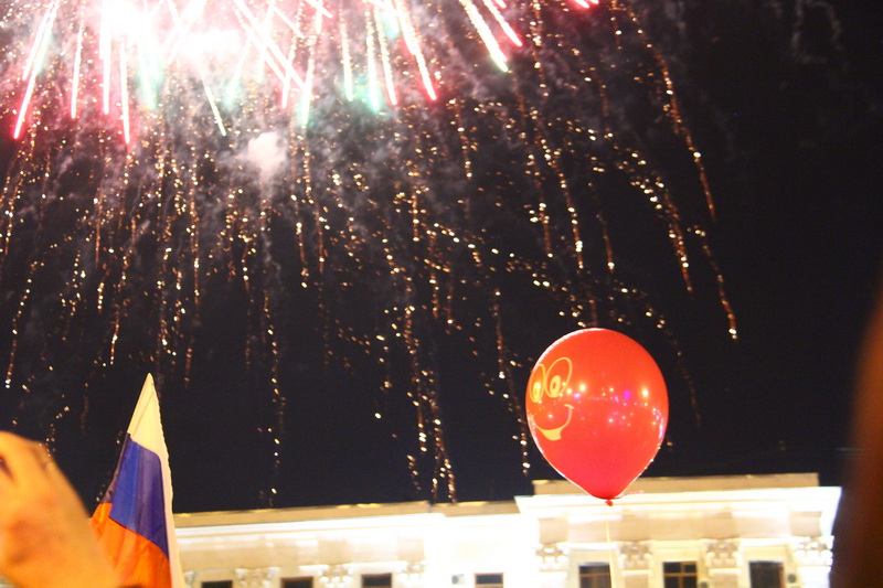 В Симферополе залпами салюта отметили присоединение Крыма к России